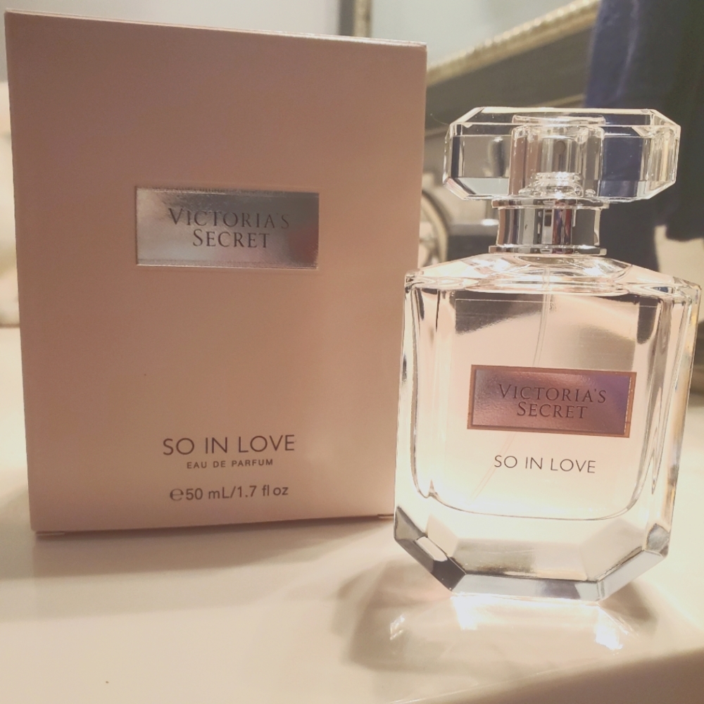 NWOT VS "SO IN LOVE" EDP 1.7OZ